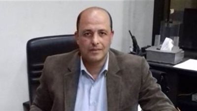 رئيس حى حلوان يحذر الأهالى من التعاطف مع المخالفين