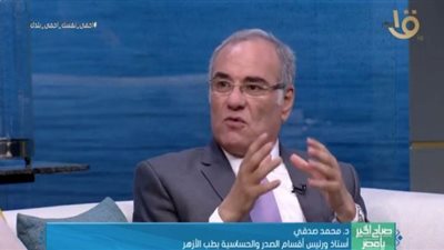 أستاذ أمراض صدرية: مصاب كورونا يعاني من فقدان الشم وتكسير بالجسم |فيديو
