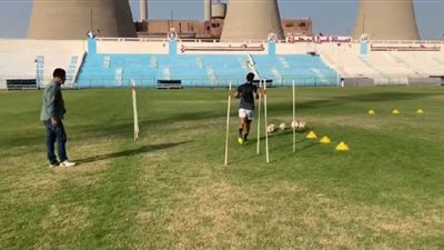 طارق حامد يؤدي تدريبات قوية فى استاد غزل المحلة (صور)