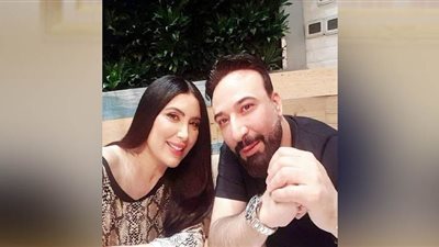 عبير صبري تنشر صورة مع زوجها: ادعو الطيران يرجع تاني