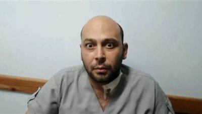 الطبيب الفاقد بصره بسبب كورونا يكشف عن موقف مؤثر مع أسرته بعد عودته لمنزله | فيديو