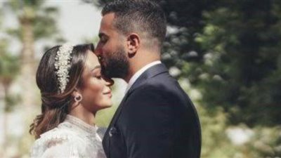 محمد الشرنوبي يرقص مع عروسه في حفل زفافهما | فيديو