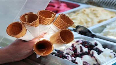 خبير تغذية يُحذر من مخاطر الآيس كريم