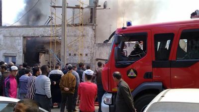 إخماد حريق نشب داخل مخزن أخشاب في حلوان