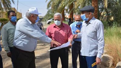 محافظ الوادي الجديد يتفقد مشروع إنشاء ثلاجات حفظ التمور