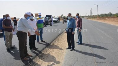 تركيب فواصل وكاميرات مراقبة بطريق البرمودي بالوادي الجديد