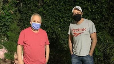 أحمد السعدني يزور أشرف زكي في منزله للاطمئنان على حالته الصحية