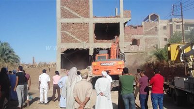 إزالة 560 مبنى مخالفا في حملات بقرى محافظة قنا | صور