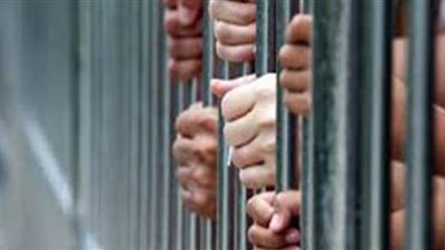 حبس 4 أشخاص سرقوا أجنبياً بالإكراه بعد تقييده داخل شقته بباب الشعرية