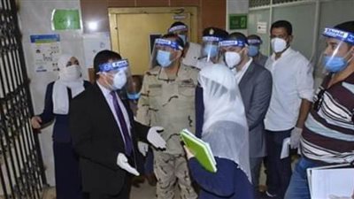 سكرتير عام محافظة دمياط يزور مستشفى الصدر لمتابعة الإجراءات المتبعة مع مرضى كورونا