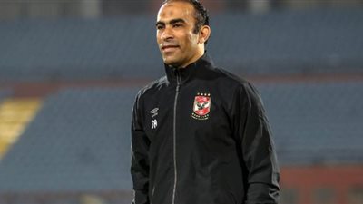 عبد الحفيظ يطمئن على برامج تدريب لاعبي الأهلي