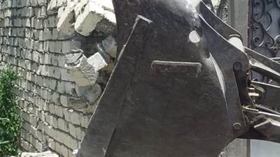 حي المنتزة يزيل التعديات على الأراضي الزراعية في الإسكندرية | صور