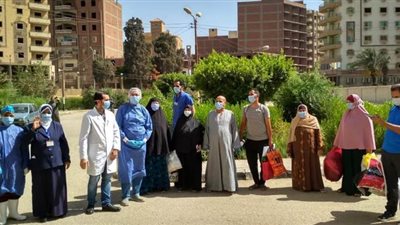 تعافي 8 مصابين بكورونا وخروجهم من عزل مستشفى الصدر ببني سويف | صور