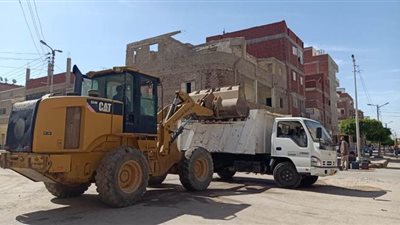 رفع القمامة والمخلفات عن مدينة القنطرة شرق بالإسماعيلية | صور