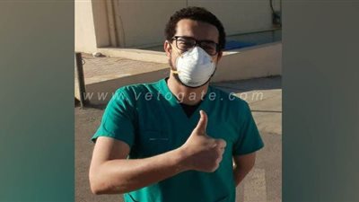 جنود مجهولة في المعركة.. طبيب علاج طبيعى يكشف طبيعة عمله داخل مستشفيات العزل
