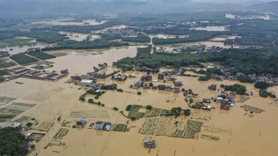 بسبب الفيضانات.. مصرع 20 شخصا ونزوح 230 ألف آخرين في الصين