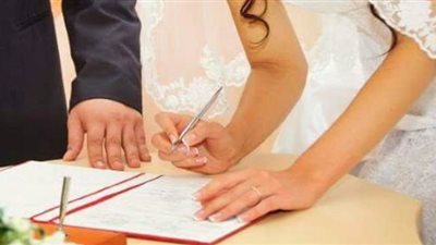 إيقاف عقود الزواج لمدة عام بدايةً من يوليو القادم.. حقيقة أم شائعة؟ 