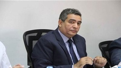 أحمد مجاهد يسخر من اجتماع اللجنة الخماسية مع الأندية