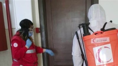 الهلال الأحمر يعقم مبنى دار 