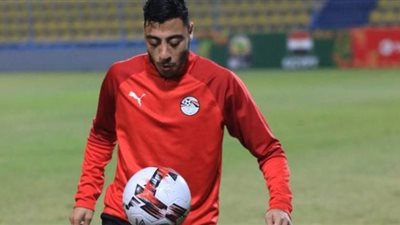 أكرم توفيق يستفسر عن مصيره مع الأهلي الموسم المقبل