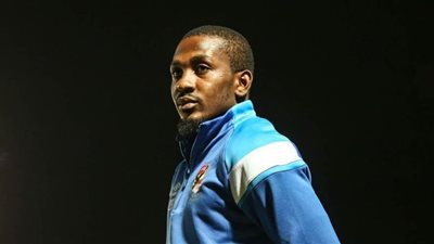 أجايي يتدرب في حديقة منزل جيرالدو