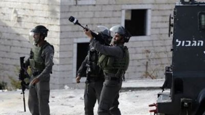 بينهم 3 صحفيين.. إصابة 5 فلسطينيين برصاص الاحتلال الإسرائيلي