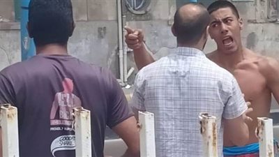 مصايف الإسكندرية: طالبنا المواطنين بإخلاء الشواطئ ورفضوا والشرطة تدخلت للفض | صور