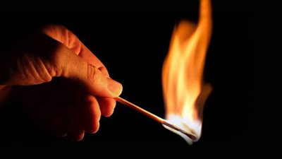 جريمة منتصف الليل بالظاهر.. عامل يقتل زوجته ويشعل النيران بجثتها.. رنة تليفون من رقم مجهول سبب الواقعة.. والمتهم: خلصت عليها لارتاح من الشك