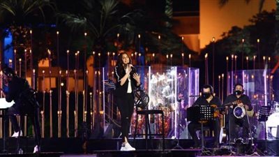 بسبب أدائها بحفل الأهرامات.. جمهور آمال ماهر يساندها بعد تعرضها لانتقادات كبيرة