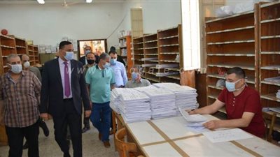 محافظ الدقهلية يتفقد المقر الرئيسي لتوزيع مستلزمات التطهير والوقاية على لجان الثانوية بـ9 محافظات