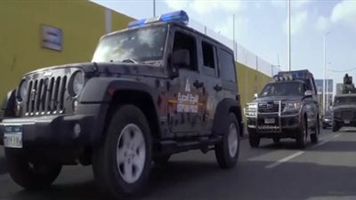 حملة أمنية تصادر 2500 كمامة مجهولة المصدر بحوزة باعة جائلين بميدان محطة مصر