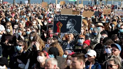 آلاف باحتجاجات 