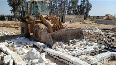 إزالة 6 حالات تعد على أراض زراعية وأملاك الدولة في البحيرة