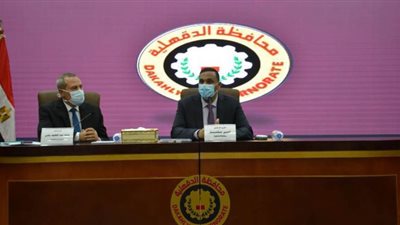 محافظ الدقهلية يلتقي مديرى الإدارات الصحية لبحث سبل مواجهة كورونا | صور