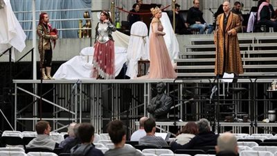 أوبرا برلين تتغلب على كورونا بحفل في موقف سيارات | صور