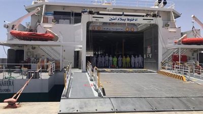 تسيير رحلات بحرية لنقل المصريين العائدين من ميناء ضبا السعودي لسفاجا | صور