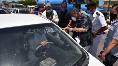 سحب 21 رخصة وتحرير 51 محضر مخالفة عدم ارتداء الكمامات في مطروح