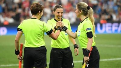 لأول مرة.. الدوري السعودي يستعين بالتحكيم النسائي