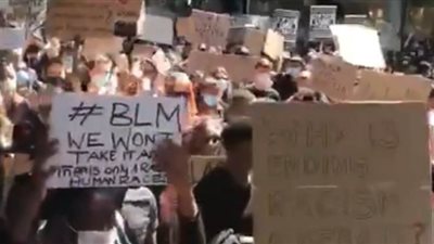 10 آلاف متظاهر ينظمون مسيرة مناهضة للعنصرية في زوريخ | فيديو