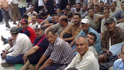 العاملون بـ«كراكات أبو زعبل» يبدأون اعتصاما مفتوحا بمقر الشركة