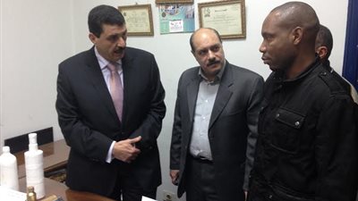 بالفيديو والصور.. ضبط أفريقيين بالإسكندرية تخصصا في النصب على المواطنين