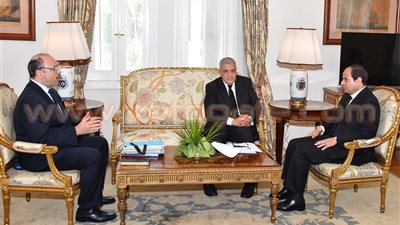 السيسي يوجه محلب ووزير المالية بالحفاظ على المال العام وترشيد الإنفاق