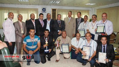 بالصور.. محافظ سوهاج يكرم أبطال ألعاب القوى بأندية المحافظة