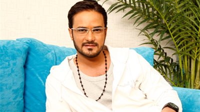 محمد رجب ضيف «مكملين وأنتو مروحين» على «راديو 90.90».. غدا