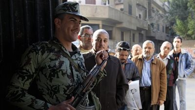 بدء توافد الناخبين إلى اللجان للمشاركة في الاستفتاء بالتجمع الخامس