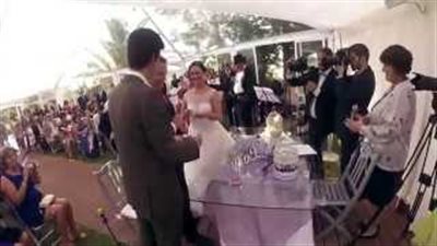 بالفيديو.. شاب يفاجئ حبيبته بطائرة بدون طيار تحمل خاتم الزواج