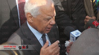 بالفيديو والصور .. الببلاوى يصل مدرسة السلحدار للإدلاء بصوته في الاستفتاء على الدستور