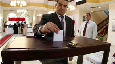 الصحف السعودية والإماراتية تهتم ببدء تصويت المصريين على الدستور..الرياض: الاستفتاء خطوة أولى في طريق الديمقراطية.. عكاظ: المصريون يوجهون ضربة قاصمة لدعاوى العنف.. الخليج: مصر تبدأ مسيرة التغيير