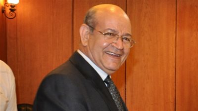 محافظ الجيزة يجتمع بمسئولى تطوير ترعة المنصورية