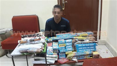 ضبط سائق بحوزته 22 ألف صاروخ ألعاب نارية بمترو عين شمس